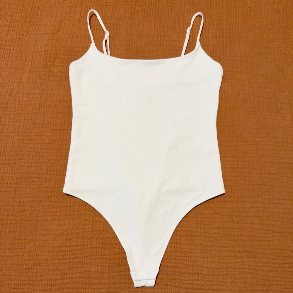 NEVER WORN: Aritzia Original Contour Cami Bodysuit, Size Small, White
